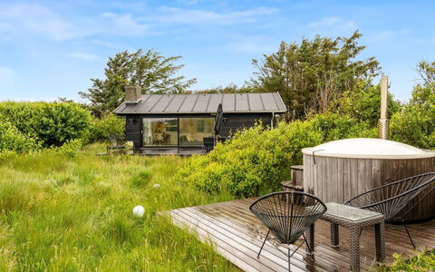 Mintha - 400M from the Sea: Grass, Shrub, Roof, Land Lot, Plant Community, Rural Area, Cottage, Groundcover, Garden