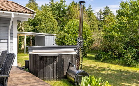 Anabela - from the Sea: Roof, House, Home, Cottage, Siding, Estate, Driveway, Garden Buildings, Yard, Shed