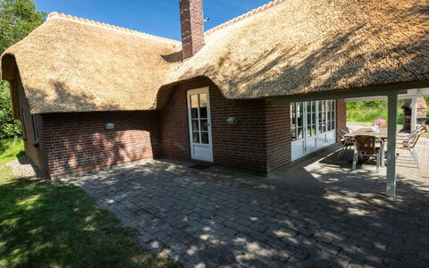 Ejvi - 4Km from the Sea: Thatching, Roof, Cottage, House, Home, Hut, Driveway, Farmhouse, Chimney