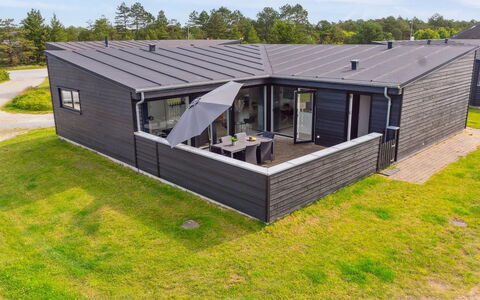Ingebrit - 1.4Km from the Sea: Building, House, Window, Home, Roof, Residential Area, Shrub, Cottage, Land Lot