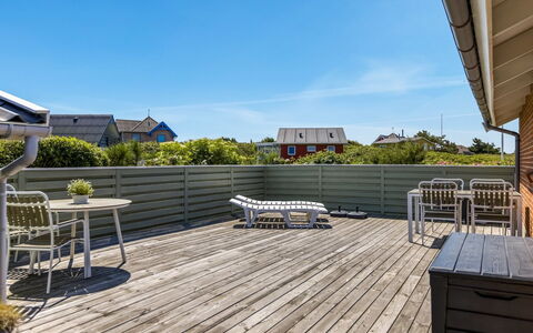 Frithger - 250M from the Sea: Cottage, Shed, Hut, Farmhouse, Prairie, Shack, Barn, Log Cabin, Garden Buildings