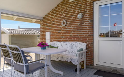 Frithger - 250M from the Sea: Cottage, Shed, Hut, Farmhouse, Prairie, Shack, Barn, Log Cabin, Garden Buildings