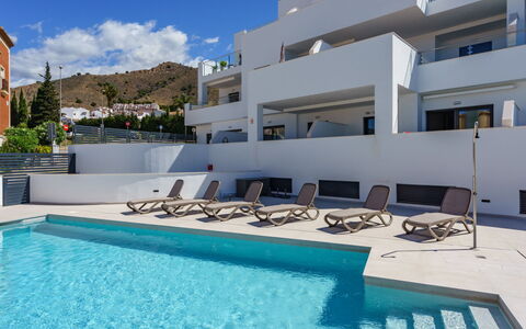 Mirador Alto: Water, Property, Plant, Sky, Building, Swimming Pool, Azure, Cloud, Blue, Shade