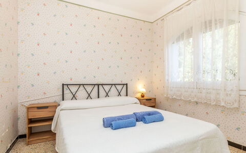 Llançà 603: Floor, Interior Design, Flooring, Bedroom, Room, Apartment, Ceiling, Bed, Bed Sheet, Linens