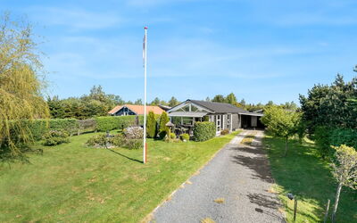 Stina - 600M from the Sea