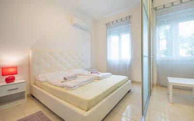 Accommodation:&nbsp;Kantrida 107.1