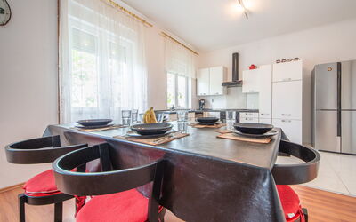 Accommodation:&nbsp;Kantrida 107.2