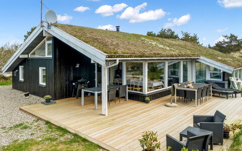Annlisa - 1Km from the Sea: Roof, Home, Cottage, Farmhouse, Plank, Porch