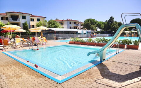 Suite Mareconero: Sky, Water, Swimming Pool, Plant, Azure, Building, Outdoor Furniture, Tree, Shade, House