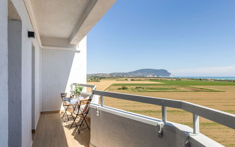 Suite Mareconero: Sky, Daytime, Building, Plant, Azure, Wood, Porch, Flowerpot, Fence, House