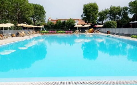 Suite Mareconero: Water, Property, Sky, Azure, Plant, Swimming Pool, Tree, Leisure, Composite Material