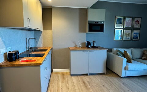 Suite Mareconero: Cabinetry, Countertop, Building, Furniture, Kitchen Sink, Wood, Interior Design, Kitchen, Sink, Flooring