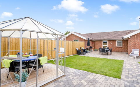Sulo - 300M from the Sea: Roof, Shade, Garden, Patio, Yard, Outdoor Structure, Backyard, Outdoor Furniture, Landscaping, Daylighting