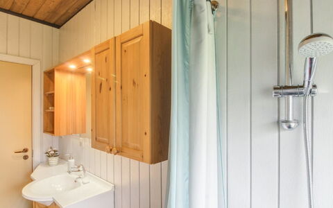 Gabi - 30Km from the Sea: Plumbing Fixture, Wood, Interior Design, Bathroom, Bathroom Sink, Sink, Flooring, Tap, Plumbing, Floor