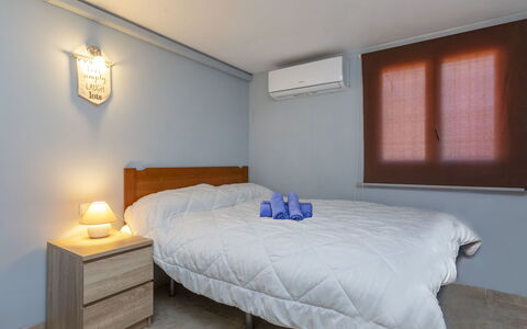 Xelin: Bed, Furniture, Bedroom, Interior Design, Floor, Bedding, Bed Sheet, Flooring, Wood, Ceiling