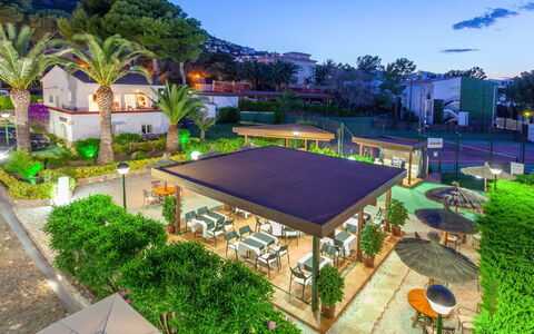 La Chumberita: Sky, Plant, Building, Property, Cloud, Swimming Pool, Window, Tree, House, Body Of Water
