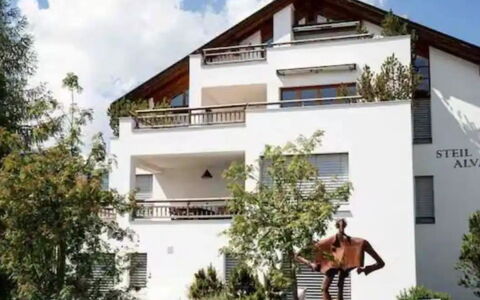 Steil Alva Studios Smit: Plant, Sky, Cloud, Building, Tree, Wood, Land Lot, Window, Residential Area, Leisure