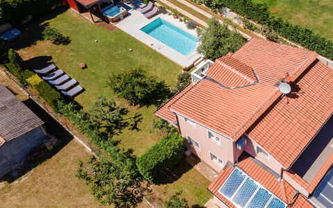 Petar: Sky, Water, Plant, Daytime, Property, Building, Swimming Pool, Azure, Nature, Architecture