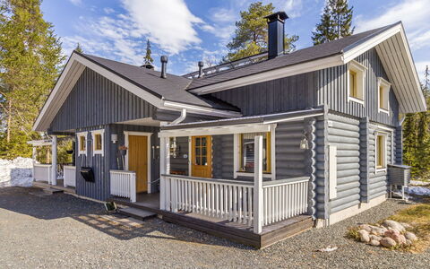 Rukanlyhty: Wood, Roof, Cottage, Siding, House, Home, Porch, Estate, Log Cabin, Sash Window