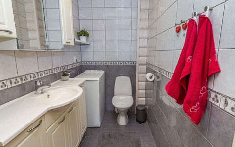 Rukanlyhty: Plumbing Fixture, Sink, Bathroom Sink, Bathroom, Flooring, Tap, Floor, Plumbing, Interior Design, Toilet