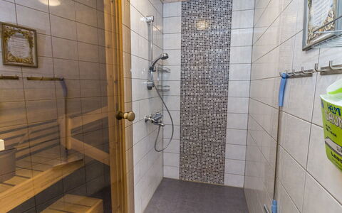 Rukanlyhty: Flooring, Plumbing Fixture, Floor, Bathroom, Interior Design, Tile, Plumbing, Room, Shower, Shower Head