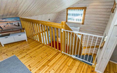 Rukanlyhty: Wood, Flooring, Floor, Ceiling, Wood Flooring, Interior Design, Stairs, Wood Stain, Hardwood, Room