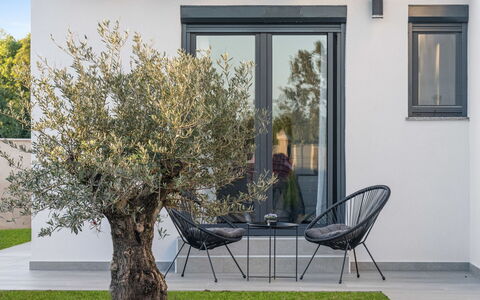 Villa Meraki: Water, Sky, Building, Plant, Property, Blue, Window, Azure, Swimming Pool, Tree