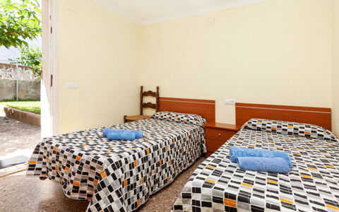 El Port de la Selva 101: Furniture, Plant, Textile, Interior Design, Flooring, Building, Comfort, Bed Frame, Floor, Decoration
