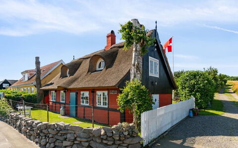 Leoni - 115M from the Sea: Wood, Roof, Architecture, Home, House, Cottage, Siding, Hardwood, Slope, Estate