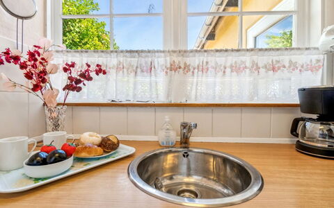 Throtti - 50M from the Sea: Plumbing Fixture, Interior Design, Kitchen Sink, Countertop, Kitchen, Tap, Sink, Plumbing, Home, Room