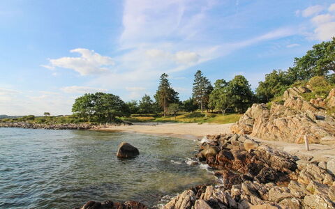 Throtti - 50M from the Sea: Water, Water Resources, Body Of Water, Rock, Coast, Natural Landscape, Coastal And Oceanic Landforms, Shore, Watercourse