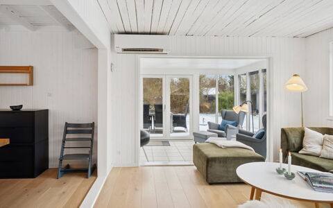 Manko - 250M from the Sea: Flooring, Interior Design, Floor, Furniture, Wood Flooring, Wall, Wood, Ceiling, Living Room, Home