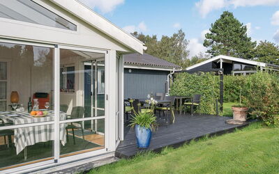Leani - 200M from the Sea