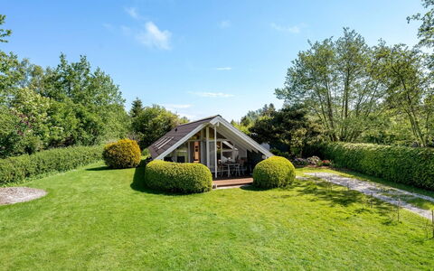 Tytti - 300M from the Sea: Vegetation, Shrub, Spring, Cottage, Garden, Shade, Backyard, Yard, Chair