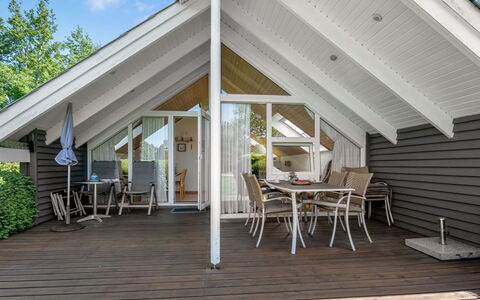 Tytti - 300M from the Sea: Vegetation, Shrub, Spring, Cottage, Garden, Shade, Backyard, Yard, Chair