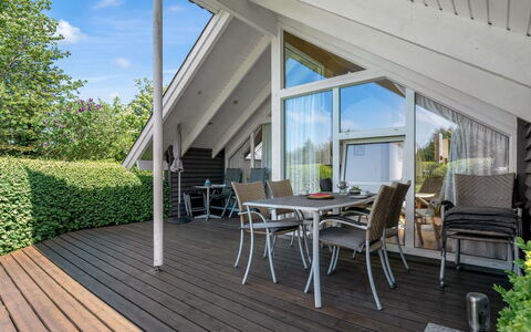 Tytti - 300M from the Sea: Vegetation, Shrub, Spring, Cottage, Garden, Shade, Backyard, Yard, Chair