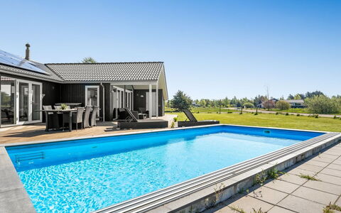 Kiersten - 800M from the Sea: Roof, House, Home, Cottage, Door, Siding, Deck, Porch, Plank, Hardwood