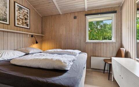 Jorinde - 1Km from the Sea: Wood, Bedroom, Bed, Bed Sheet, Ceiling, Bedding, Bed Frame, Hardwood, Wood Stain