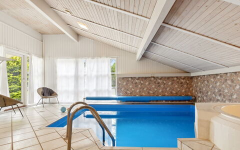 Jorinde - 1Km from the Sea: Flooring, Floor, Interior Design, Furniture, Ceiling, Resort, Room, Chair, Swimming Pool, Hotel
