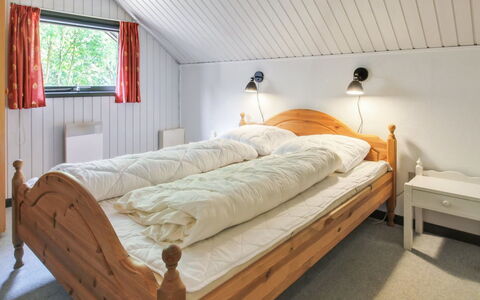 Ofrath - 30Km from the Sea: Bedroom, Bed, Wood, Bedding, Bed Sheet, Bed Frame, Ceiling, Room, Linens, Hardwood