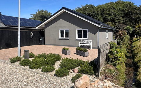 Eino - 150M from the Sea: Building, Window, House, Home, Roof, Residential Area, Cottage, Door, Shrub, Siding