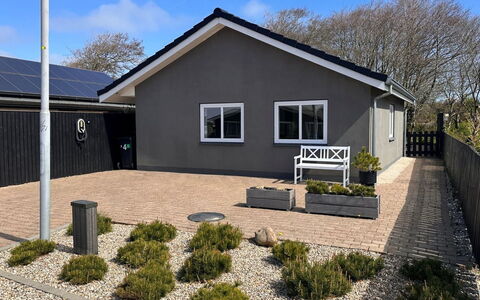 Eino - 150M from the Sea: Building, House, Roof, Home, Siding, Door, Residential Area, Cottage, Estate, Driveway