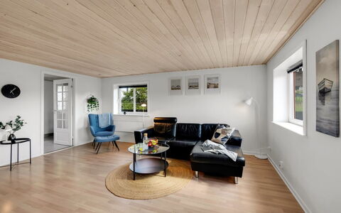 Eino - 150M from the Sea: Interior Design, Flooring, Wood Flooring, Wood, Ceiling, Floor, Furniture, Laminate Flooring, Living Room, Light Fixture
