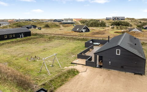 Dreng - 300M from the Sea: Cottage, Shed, Hut, Farmhouse, Prairie, Shack, Barn, Log Cabin, Garden Buildings