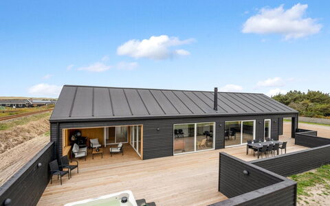 Dreng - 300M from the Sea: Cottage, Shed, Hut, Farmhouse, Prairie, Shack, Barn, Log Cabin, Garden Buildings