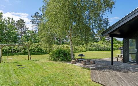 Hermund - 100M from the Sea: Shrub, Garden, Land Lot, Groundcover, Lawn, Shade, Landscaping, Meadow, Yard, Backyard