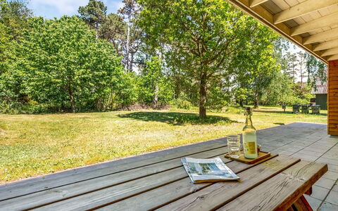 Dagny - 100M from the Sea: Wood, Land Lot, Garden, Cottage, Shade, Sunlight, Hardwood, Lawn, Landscaping, Wood Stain