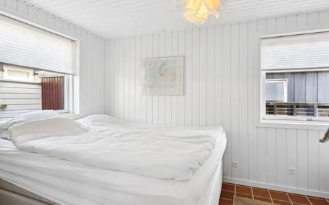 Anselmi - 25M from the Sea: Wood, Flooring, Floor, Ceiling, Interior Design, Bedroom, Bed, Room, Bedding, Bed Sheet
