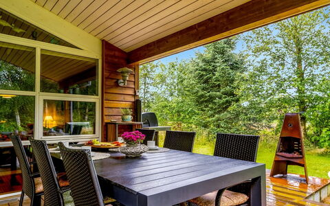 Zölestine - from the Sea: Furniture, Interior Design, Chair, Flooring, Table, Resort, Floor, Ceiling, Room, Eco Hotel