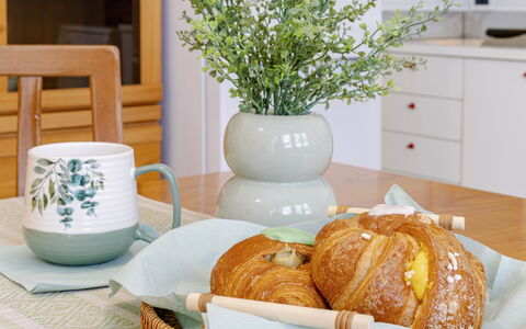 Suite Oltremare: Food, Plant, Furniture, Table, Tableware, Dishware, Cabinetry, Drawer
